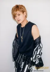 【中古】生写真(ジャニーズ) Hey! Say! JUMP/岡本圭人/膝上・衣装黒白ストライプ柄・ジャケット脱ぎ・背景白/Hey! Say! JUMP I/Oth Anniversary Tour 2017