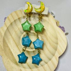 ハンドメイド　月と星のイヤリング
