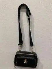 中古美品正規品　TOMMY HILFIGER(トミーヒルフィガー) アイコニックモノグラムショルダー