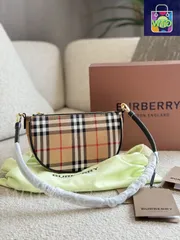 【今日特価】Burberry Olympia Half - Moon Bag・バーバリー オリンピア ハーフムーン バッグ