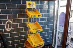 ビンテージ M＆M's エムアンドエムズ 卓上ラック 店舗什器 棚 ストアディスプレイ アメリカ インテリア アドキャラ SNICKERS