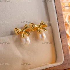 フランスのヴィンテージ弓真珠のスタッドのイヤリング18 18kゴールドpvdメッキスタイリッシュな女性のための