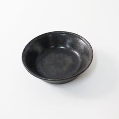 人気商品 美品 阿久津真希 黒取り皿 13cm/ 食器 陶器 お皿 安曇野【2400014074895】