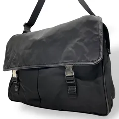 美品 プラダ PRADA ショルダーバッグ メッセンジャーバッグ ナイロン レザー 本革 ブラック 黒 フラップ 三角ロゴプレート シルバー金具 ユニセックス 斜め掛け A4収納可能 B4
