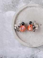 grain of light silver/orange