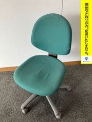 ＜現地引き取りのみ＞【オフィスチェア（肘掛けなし）座面：緑、フレーム：グレー】背もたれの凹みは「えくぼ」？