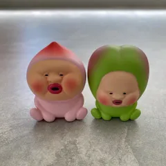 【２個セット】　こびとづかん ソフビフィギュア　カプセルトイ　ガチャガチャ　おすわり　マスコット　フィギュア　ガシャポン　ガチャ　カクレモモジリ　スモモノウチ　シボリオオチチ　リトルハナガシラ　ベニキノコビト　ホトケアカバネ　こびとずかん　こびと図鑑　小人図鑑