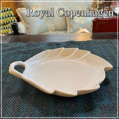 ロイヤルコペンハーゲン ホワイト フルーテッド ハーフレース リーフ型 ディッシュ 皿 プレート ROYAL COPENHAGEN 白色 デンマーク製【ME0813-5】