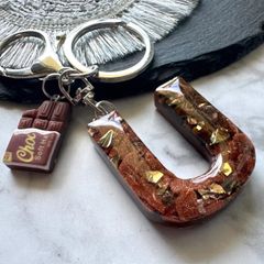 choco☆レジンイニシャルキーホルダー　U