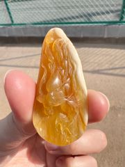 天然岫岩玉 龍 彫りペンダン 花玉 精工彫刻 - メルカリ