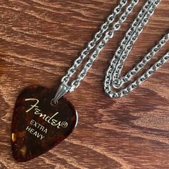 ギターピック　ペンダントネックレス　(3mm) Fender ベッコウ3