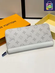 Louis Vuittonルイヴィトン、財布、クレジットカードスロットに紙幣と手形を保管し、現金を保管できるステープル付き仕切り[本日特価|新品未使用品]