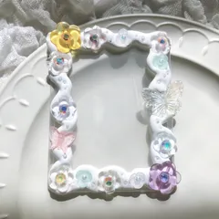 - ̗̀‎𖤐ホイップデコトレカケース　クリアフラワー✰⋆｡:ﾟ･*B8縦入れ　硬質ケース