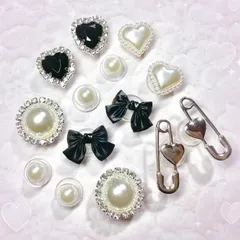 自分好みにアレンジ＆デコレーション ❤︎クロックス ❤︎ ジビッツ ❤︎ 地雷系