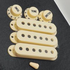 ストラト系 PUカバー/ツマミ3個/スイッチノブセット ギター/ベースなどに ツマミは通常のミリ規格ギザギザ差し込み式  アイボリー色 フロントは50/48mm選択可