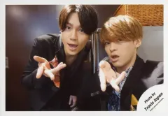 【中古】生写真(ジャニーズ) Travis Japan/松田元太・松倉海斗/横型・上半身・衣装黒・赤・右手曲げ・口開け/「ジャニーズJr.8・8祭り～東京ドームから始まる～」セルフィー/公式生写真