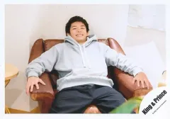 【中古】生写真(ジャニーズ) King ＆ Prince/岸優太/横型・膝上/シングル「Lovin’ you / 踊るように人生を。」MVソロアングル映像オフショット/公式生写真