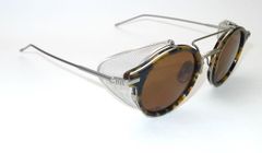 【トムブラウンアイウェアを象徴するメタルメッシュ風防付きのサングラス】THOM BROWNE（トムブラウン）　UES804A-205-45（brown tortoise - matte silver / brown）