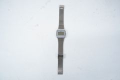 8.421 ▲ SEIKO デジタル腕時計 メッシュベルト ステンレス