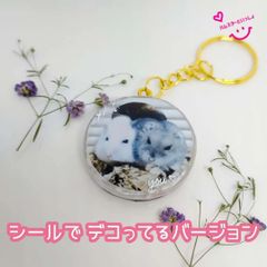 【１点限り】【おまけ付き】レジンキーホルダー 両面写真入り ハンドメイド ハムスターといっしょ 新婚さんごっこ シールデコバージョン