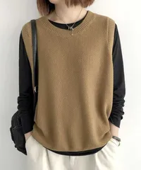 【タグ付新品未使用】[seu23q31023bブラウン] 裾くるりデザインニットベスト