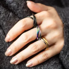 【指輪 3連リング 色:ブラック】[Adelina Style] 指輪 甲丸 3連リング 鏡面仕上げ サージカルステンレス 細身 レディース メンズ 金属アレルギー対応