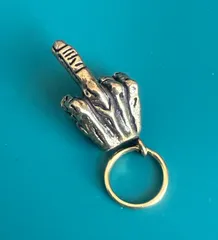 真鍮製 FUCK ファックキーホルダー（中指）アクセサリー ビンテージ 挑発 アメリカ ブラス キーチェーン バイク キーリング キーチェーン ゴールド ストラップ
