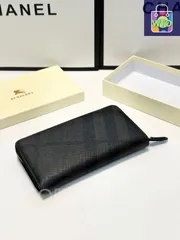 【今日特価】Burberry バーバリー 新作ハンドポーチ 原版牛皮使用、多ポケットで大容量を実現