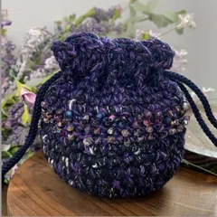 値下げ↓☆ハンドメイド☆ビーズ付編み物巾着☆ホワイトデープレゼント