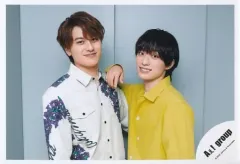 【中古】生写真(ジャニーズ) Aぇ! group/小島健・福本大晴/横型・バストアップ/「西からAぇ!風吹いてます!～おてんと様も見てくれてますねん LIVE2022～」グッズオフショット/公式生写真