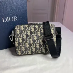 2025年最新】dior ショルダーストラップポーチの人気アイテム
