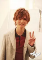 【中古】生写真(ジャニーズ) Hey! Say! JUMP/薮宏太/上半身・衣装グレー・赤・右手ピース・背景白/「Hey! Say! JUMP NEW YEAR CONCERT 2012」フォト