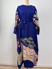 3点のお値段です。週末お値引き！正絹留袖リメイク♡スカーフ落款.家紋入り しーのハンドメイド リメイクshop - メルカリShops