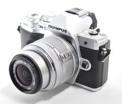 OLYMPUS OM-D E-M10 MarkⅢ 人気のシルバー❤圧倒的な質感❤