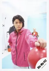 【中古】生写真(ジャニーズ) Kis-My-Ft2/横尾渉/上半身・衣装ピンク・左手前に出す/18初春 舞祭組コンサートパンフ＆グッズ撮影オフショット/公式生写真