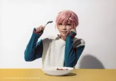 【中古】生写真(男性) 野口準(向坂椋)/横型・上半身・テーブル黄色・キャラクターショット/「MANKAI STAGE『A3!(エースリー)』～SPRING＆SUMMER 2018～」ランダムブロマイドカレーショット