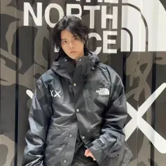 2025年最新】KAWS THE NORTH FACEの人気アイテム - メルカリ
