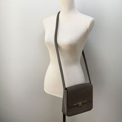 半額以下出品！ LAURA DI MAGGIO 本革レザー シルバー - メルカリ