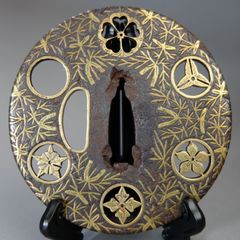 鉄地　俊長銘　松竹梅刀鐔　古美術品 鉄地俊長銘松竹梅刀鐔古美術品