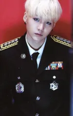 BTS SUGA 花様年華 YOUNG FOREVER 初回限定盤 トレーディングカード 赤背景