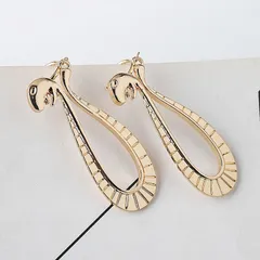 【1～3日以内に発送！】ONE PIECE 風 ボア・ハンコック 蛇 へび アクセサリー イヤリング