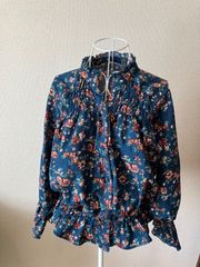 深いグリーンが美しい花柄シャーリングブラウス（L'espoir）