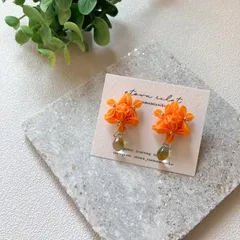 つまみ細工　キンモクセイのピアス　イヤリング