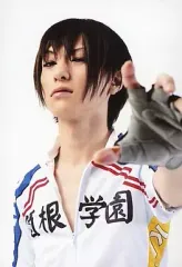 【中古】生写真(男性) 鈴木拡樹(荒北靖友)/バストアップ・ユニフォーム・左手前・背景白・キャラクターショット/舞台「弱虫ペダル」