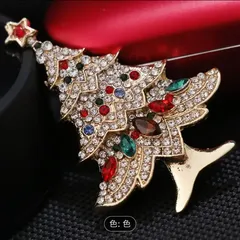1596 クリスマス　ツリー白のブローチ　帯留め　帯留　冬　キラキラ　ビジュー　ガラス　ストーン　帯締め　帯飾り　三分紐　帯揚げ　振袖　セット　古典柄　髪飾り　フリル　ホワイト系　くすみカラー　しごき　袋帯　バッグ　ビーズ　草履　足袋　ベルベット　ファー