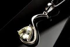 シルバー925◇宝石質 リビアングラス　8x8mm　トライアングル ペンダントトップ 1個売り パワーストーン 天然石 _PRG2243-1