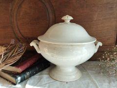 フランス アンティーク　　白い　陶器　スーピエール 　1900年