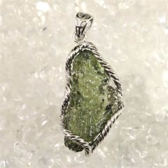 ハンドメイドペンダントトップ⭐︎シンセティックエメラルド - メルカリ