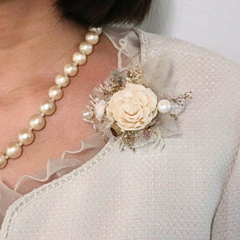 コサージュ 結婚式 ハンドメイド 花 入学式 位置 卒業式 フォーマル 白 入園式 卒園式 プリザーブドフラワー 花 穴開けたくない 髪飾り 付け方 女性 おしゃれ クリップ ピン 可愛い コサージュの付け方 コサージュピン 230101B