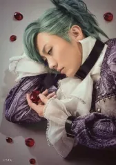 【中古】生写真(男性) 太田基裕(アインザッツ)/バストアップ・衣装紫・寝そべり左手石・キャラクターショット/舞台「劇団シャイニング from うたの☆プリンスさまっ♪『マスカレイドミラージュ』」トレーディングブロマイド